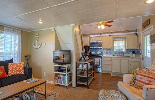 Chandler Cottage | RELAX & ENJOY THE BEAUTY OF LAKE PALESTINE Spectacular Views!
