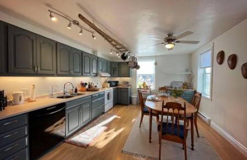 Milford House | Relax in Style and Comfort in South Bay