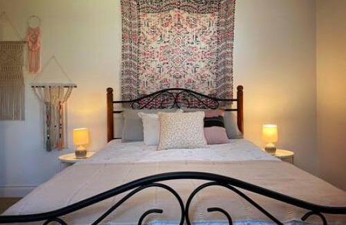 Milford House | Relax in Style and Comfort in South Bay