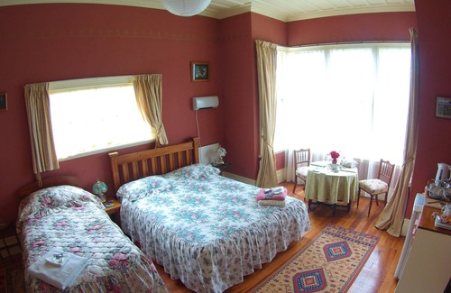 Owaka Bed & Breakfast | Relax in style at the Catlins Retreat, historic villa in the heart of Owaka