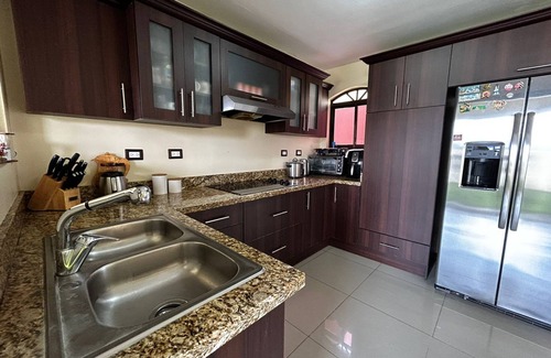 Puente de Piedra House | Relax in stylenUnwind in Beauty: Private home with Breathtaking Views in Grecian