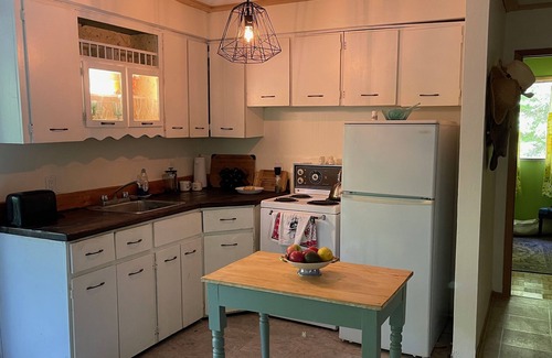 Lindsay Cottage | Relax, Peace & Tranquility surrounded by nature: Modern Farmhouse Style Cottage