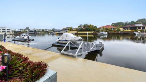 Bongaree House | Relax Poolside By The Canal