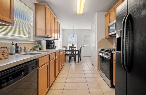 Houston House | Relax, Quiet, Clean, & 15min Away From Airport
