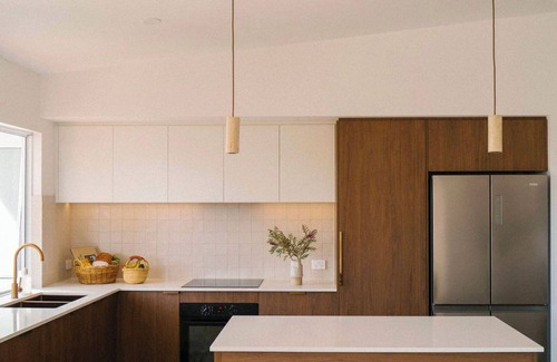 Falcon Apartment | Relax & unwind at Vic's place Falcon Bay. Your perfect beach side escape awaits!