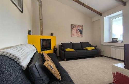 A Capela Ski Chalet | Relax & Vistas, casa en la roca