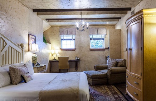 Leacock-Leola-Bareville Hotel | Relax w/Separate Sitting Area - Charming Historic Hotel - Spa, Pool