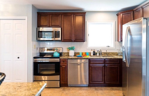 White Stone House | Relax Waterfront Hot Tub, Game Room, Frisbee Golf