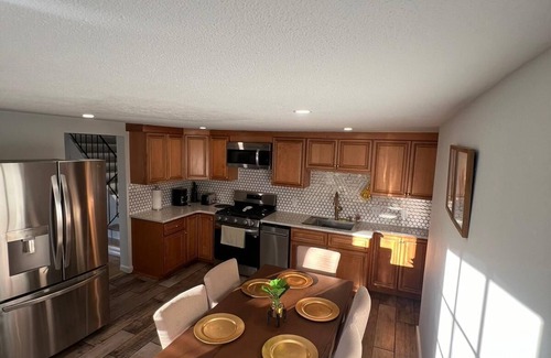South Side Apartment | Relax with family or friends to this elegant apartment in the heart of Waltham
