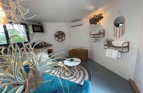 Saint-Martin-de-Londres Apartment | Relaxation bubble with Jacuzzi