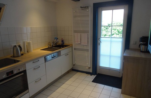 Pommerby Apartment | Relaxation by the sea in a historic thatched cottage; WLAN, garden, 2 showers, sauna