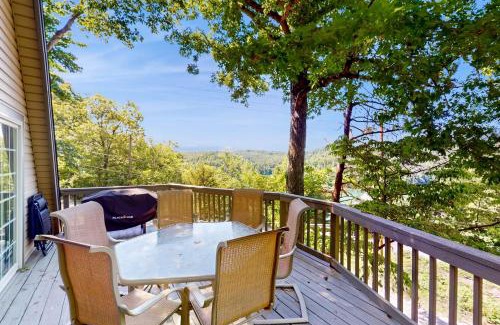 Flat Hollow Marina House | RelaxAwhile Cabins-GetAway Grove