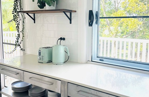 North Woodburn House | Relaxed country-coastal home only 10mins from the beach!