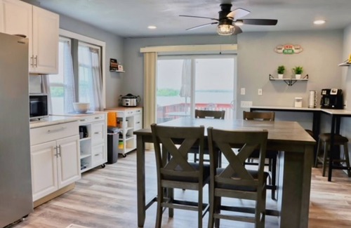 Stoughton House | Relaxi-Cabin. On the water!nBeautiful sunrises and fun place to relax!
