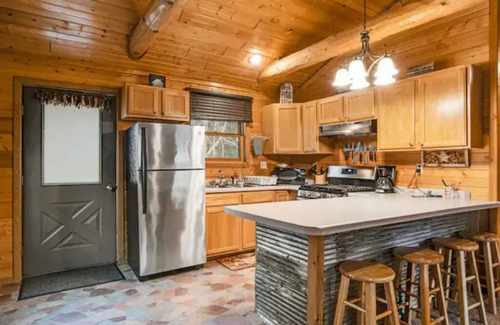 New Lisbon Cabin | Relaxin Cabins 2BR, 1BA #3