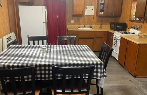 Glouster Cabin | Relaxing 2 bedroom cabin near Burr Oak State Park