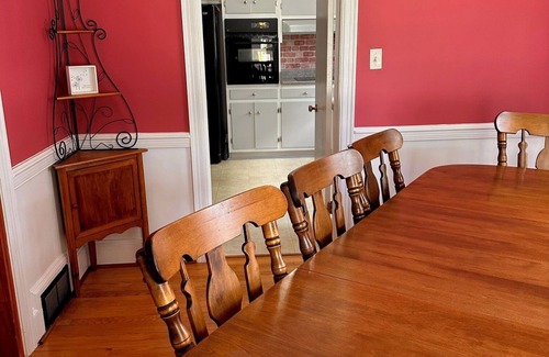Greenville House | Relaxing 3 BR, 2 Bath Retreat Near ECU – Perfect for Families & Sports Fans!