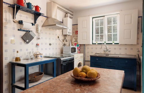Vila Ruiva Cottage | Relaxing Cottage Getaway in Spacious Farmland
