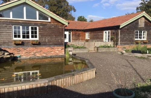 Eye House | Relaxing country cottage bungalow