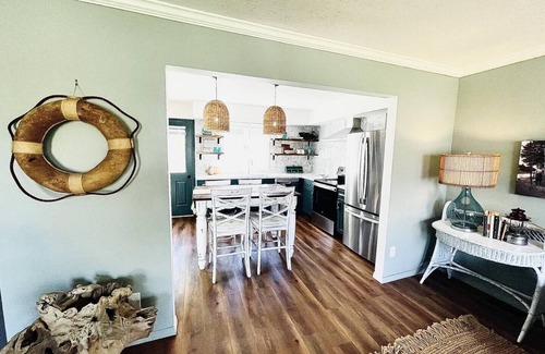 Huron Apartment | Relaxing Cozy Getaway! Only 300 Feet To The Beach!