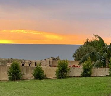 Falcon House | Relaxing Getaway Beachfront Access Multi Family Pets Mandurah