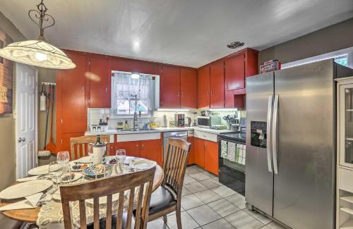 Golden House | Relaxing Golden Getaway with Grill Less Than 1 Mi to Town!