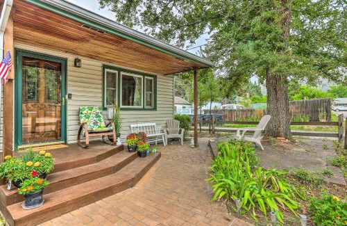 Golden House | Relaxing Golden Getaway with Grill Less Than 1 Mi to Town!