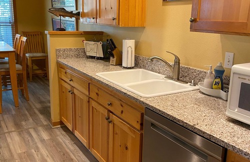Shorepine Village House | Relaxing Home on the Oregon Coast - Walk to the Beach!