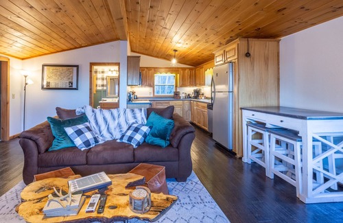 Sylva Cabin | Relaxing Hot Tub by Creek, Fire Pit Near Smokey Mountain National Park