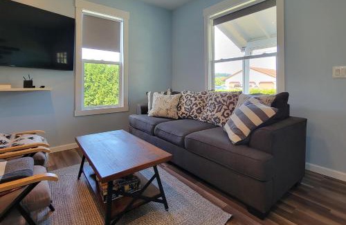 Kennydale House | Relaxing in Renton