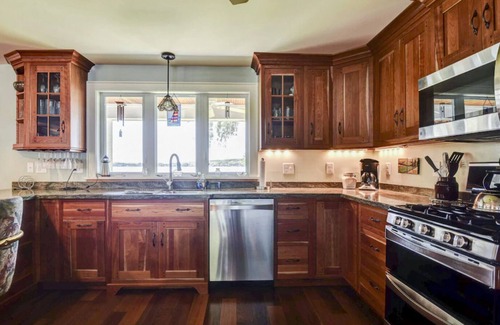 Skaneateles House | Relaxing Lakefront Retreat