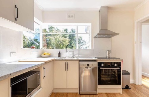 Hobart Central Business District House | Relaxing, modern home in central Sandy Bay
