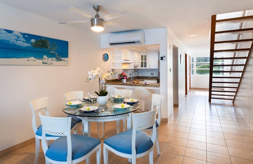 Zona Hotelera Norte Condo | Relaxing Oceanfront 2BR Northshore Condo, Awesome snorkeling right in front!