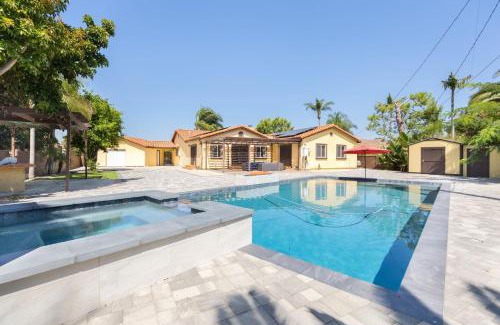 Downey House | Relaxing Pool House Near Disneyland