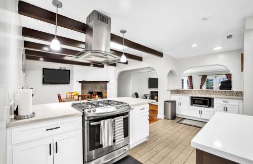 Downey House | Relaxing Pool House Near Disneyland