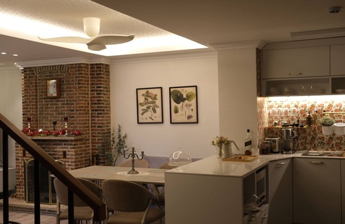 Haeundae Apartment | Relaxing Retreat: Cozy Jacuzzi Suite Steps from Haeundae Beach