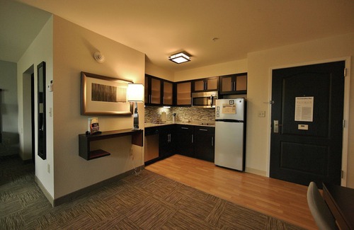 Liverpool Apartment | Relaxing Retreat in Liverpool | Free Breakfast + Fitness Center