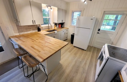 Stanwood Cabin | Relaxing River Cottage-HOT TUB Hot Springs Hot Tub just added.