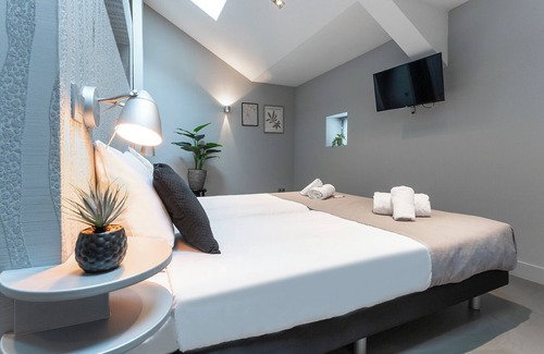 Oss House | Relaxing room in Oss, ideal location for museum lovers.