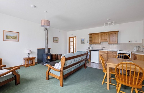 Marybank Cottage | Relaxing self-catering retreat located at the stunning Aigas Golf Course