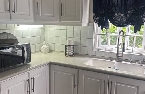 Hastings Condo | Relaxing South Coast One (1) Bedroom Rental Steps from Beaches and Boardwalk
