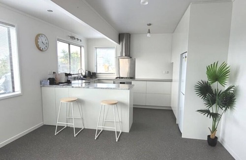 Snells Beach House | Relaxing Spot with Stunning Sea View!