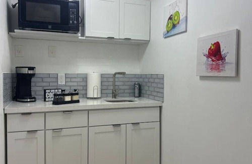 Pembroke Pines Apartment | Relaxing Studio Getaway w/BBQ, Patio & Parking