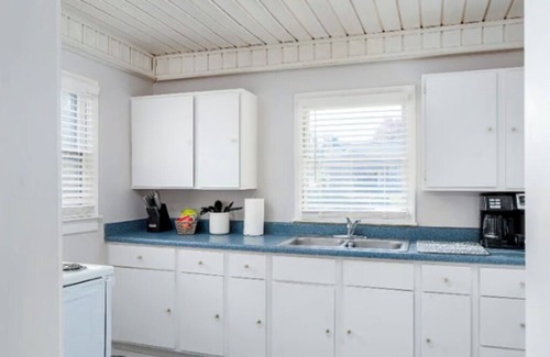 Westerwood Apartment | Relaxing, Vibrant and Upscale 1BR/1BA Apartment in Greensboro with WiFi, AC