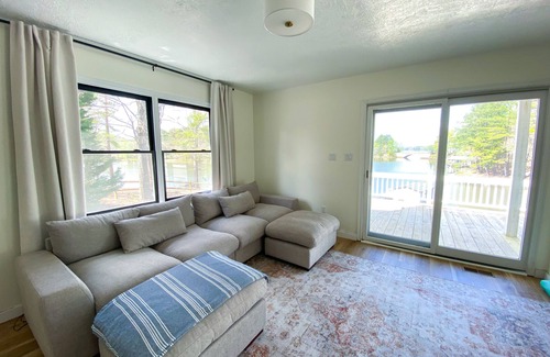 Roanoke Rapids House | Relaxing waterfront lakehouse on Lake Gaston and R&R Lake