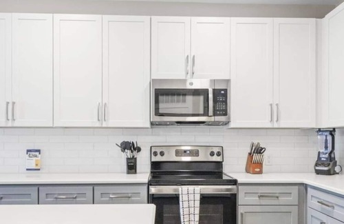 Paw Creek Condo | Reluxme | Elegant 1BR Near Airport & Dining