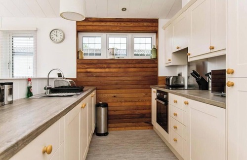 Honiton Cabin | Remarkable 3-Bed Lodge in Honiton