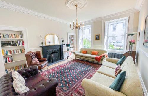 Tollcross Apartment | Remarkable 5BR Townhouse with Garden, Sleeps 12