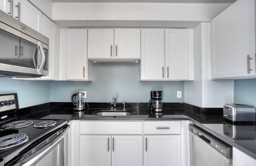 Arefth Apartment | Remarkable Kendall Square 2BR w/Gym & W/D, nr Green Line, by Blueground