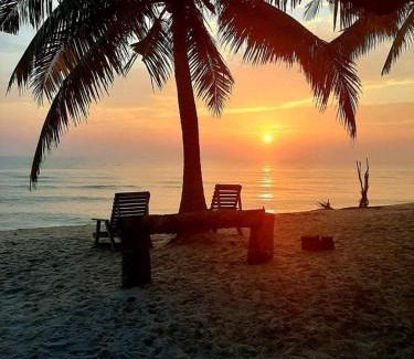 Pantai Penarik Ski Chalet | Rembulan Escape - The Red Bowl